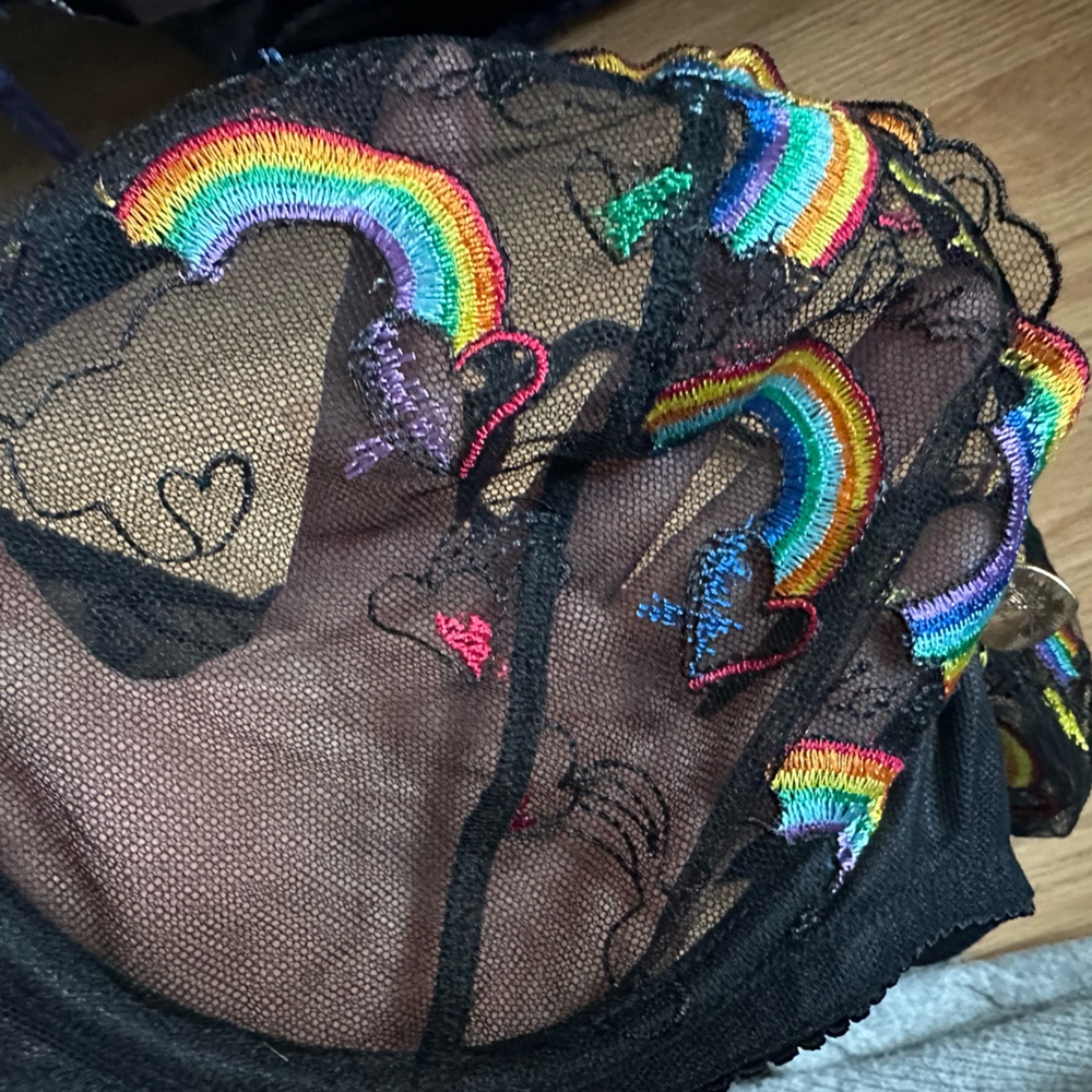 Savage X Fenty Black Embroidered Rainbow Heart Bra 36DD - Picture 2 of 5